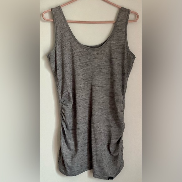 HALF PRICE 🏃‍♂️BENCH 🏃‍♂️EUC  Women’s Tank Top - Picture 1 of 4